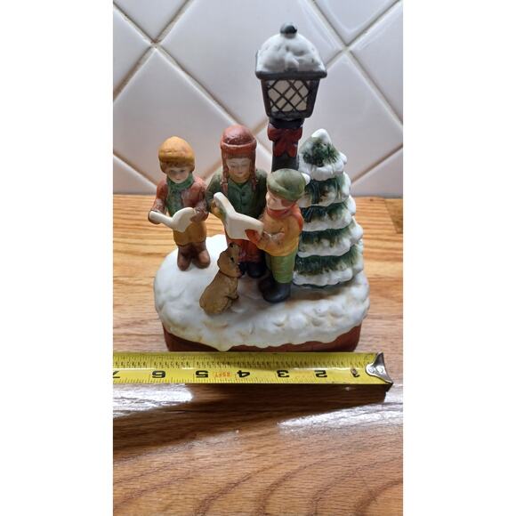Vintage House of Lloyd Christmas‎ Around the World Carolers Musical and Lighted - Picture 8 of 11